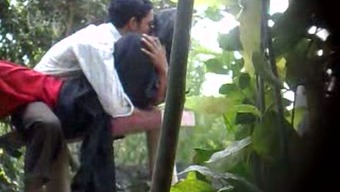 Hidden Cam Porn Video Outdoors Of An Indian Amateur Couple