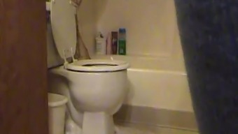 Sexy Milf On Toilet 3