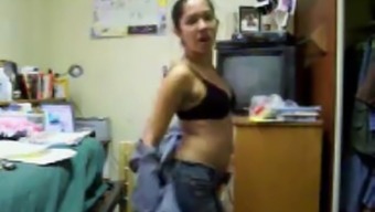 Nri Nurse Does A Hot Booty Shake Dance On Live Cam