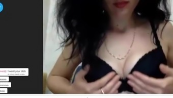 Pretty Brunette Play On Chatroulette