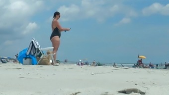 Big Thick Doughy Thighs At The Beach Pawg Milf Hips
