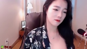 Korean Super Sexy Teen Shows Her Hot Body