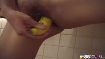 Far Sarawimol Uses A Banana To Pleasure Her Juicy Cunt
