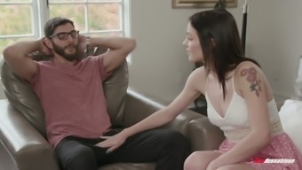 Nerdy Bf Is Turned On By Really Good Blowjob Given By Rosalyn Sphinx