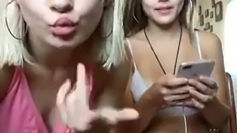 Teens In Bikini Teasing On Periscope