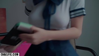 Kawaii Schoolgirl Gets Creampie