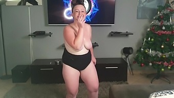 Busty Girl Twerking Her Fat Ass With Tits Out Smoking Cigarette