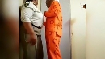 Man Fucks Police Women In Jailhouse