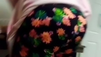 Candid Booty On Bbw Red Head In Flower Leggings Closeup