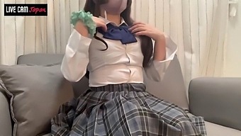 【ライブチャット】色白jkがおしげもなく色々見せつけてきて、こっちが恥ずかしいレベル【神対応】japanese School Girls Masturbating Is Cute