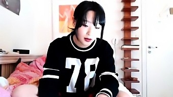 Webcam Petite Korean Schoolgirl Masturbating Solo