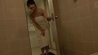 Beautiful Japanese Chick Ayumi Shunka Gives Head In The Bathtub
