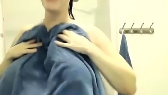 Pregnant Cam Girl In Shower