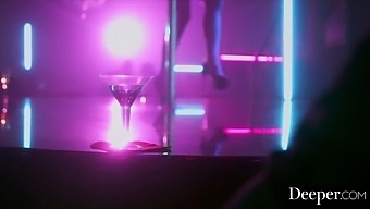 Kayden Kross, Kenna James And Manuel Ferrara - Kayden And Kenna Fuck Vip In Strip Club Booth