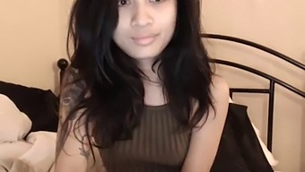 Sexy Asian Girl On Webcam