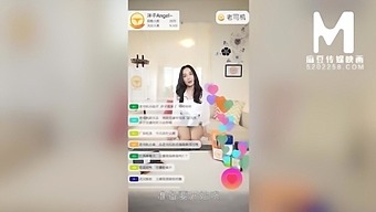Chinese Beauty Blogger Likes Fingering And Toyplay
