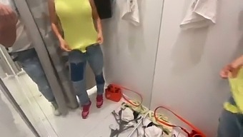 Public Fuck While Trying New Clothes In Shopping Center