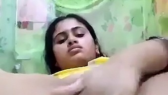 Indian Cute Girl Masturbates For Her Boyfriend 
