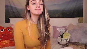 Hot Brunette Squirt Masturbating On Webcam