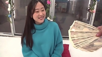Japanese College Student Shows Off Her Deepthroat Skills