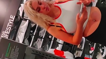 Hidden Cam Catches Voluptuous Mom At The Store
