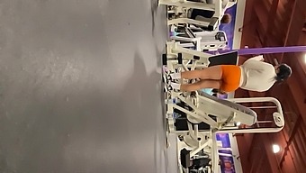 Voyeur Captures Big Booty Latina Babe In The Gym