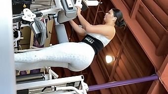 Latina Babe'S Cam Show In The Gym