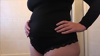 Big Ass Solo Female'S Huge Belly Inflation On Webcam