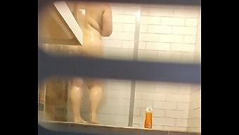 Chubby Pussy Farting Milf In A Hostel Shower