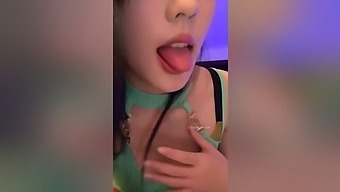 Amateur Asian Foot Fetish Video Showcases Beauty