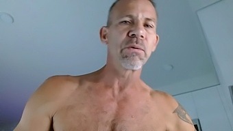 Big Butt Gay Daddy'S Solo Cam Show