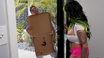 Sporty Latina Karen Gets Her Pussy Fucked By Pizza Delivery Guy