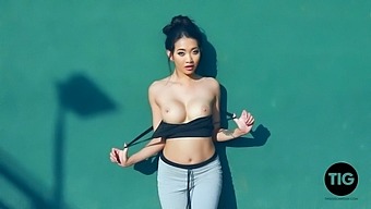 Nude Reyna Performs A Striptease On A Tennis Court