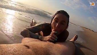 Watch A Real Couple Have Fun In The Sun And Enjoy Some Wet And Wild Oral Pleasure