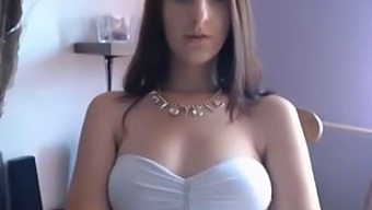 Beautiful 18+ American Teen With Amazing Body Webcam Teases