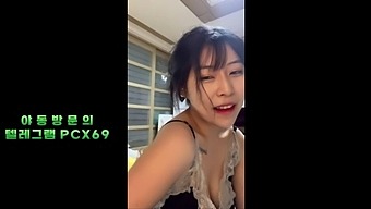 Korean Beauty'S Webcam Session