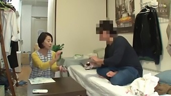 Asian Mature Woman Gets A Blowjob And Creampie From An Older Aunt