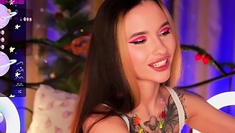 Hot Webcam Teen Masturbates For Her Fans